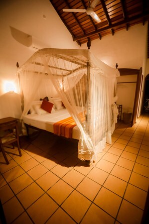 3 chambres, coffre-fort, bureau, fer et planche à repasser