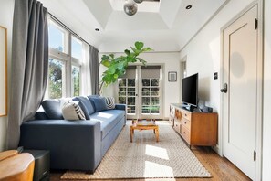 TV, offices - Maltman Manor | Silver Lake Hideaway by Colby & Conrad (Los Angeles)