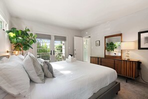 2 bedrooms, desk, iron/ironing board, WiFi - Maltman Manor | Silver Lake Hideaway by Colby & Conrad (Los Angeles)