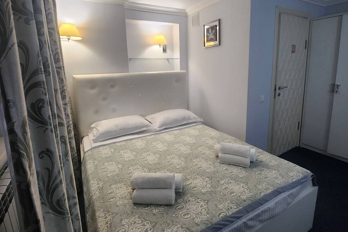 Comfort Double or Twin Room, City View | Living area
