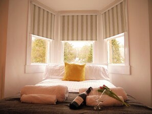 4 quartos, ferros/tábuas de passar roupa, Wi-Fi, roupa de cama