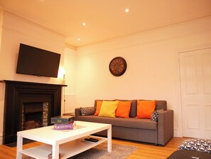 Smart TV, DVD player - Crescent Gardens (Bath)