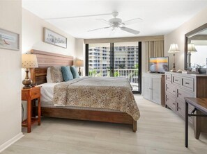 2 bedrooms, iron/ironing board, free WiFi, bed sheets - Beautiful Beachfront Condo with Pool and Gulf Views ! (Marco Island)