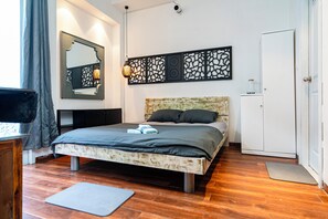1 slaapkamer, een strijkplank/strijkijzer, wifi, beddengoed