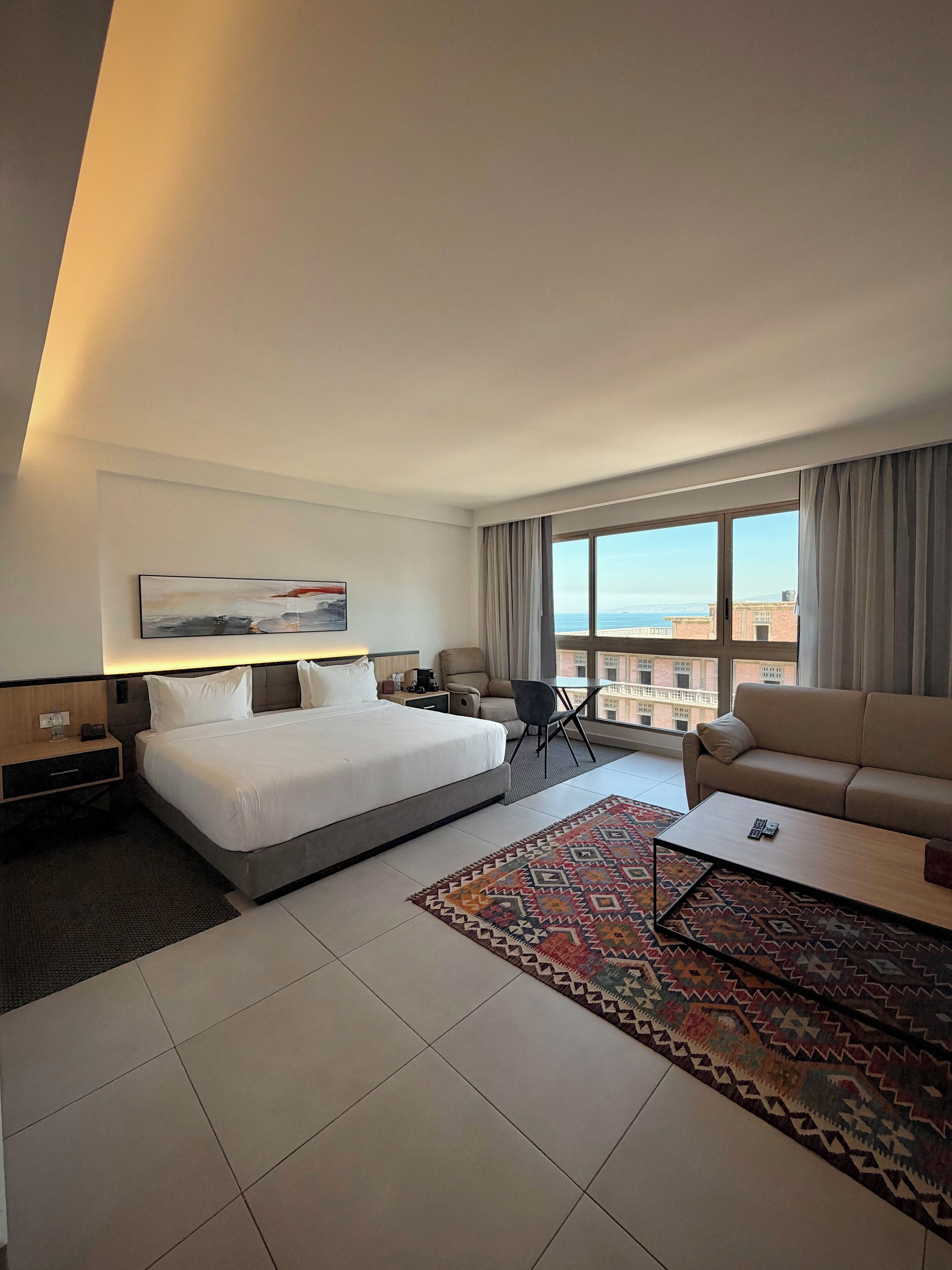 Suite Deluks | Minibar, meja kerja, ruang kerja ramah laptop, dan Wi-Fi gratis