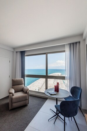 Terrace/patio - The View - Saint Georges Hotel (Beirut)