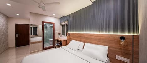 Habitación doble Deluxe | Ropa de cama de alta calidad, escritorio y ropa de cama