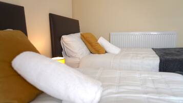 House | 2 bedrooms, iron/ironing board, free WiFi, bed sheets