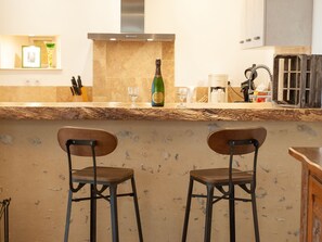 Réfrigérateur, micro-ondes, four, lave-vaisselle