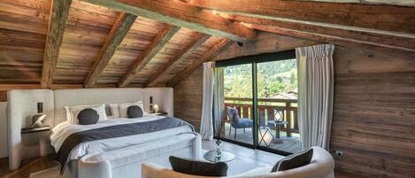 6 bedrooms, desk, free WiFi, bed sheets