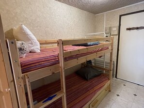 2 bedrooms