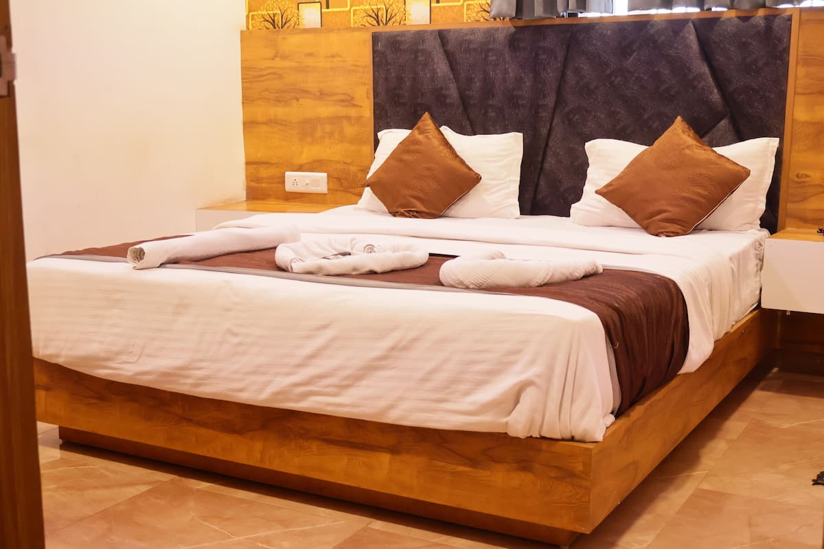 1 bedroom, premium bedding, pillow-top beds, free WiFi