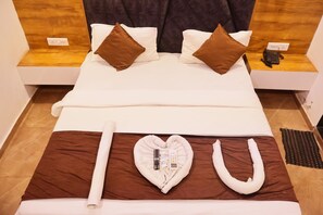 Deluxe Double Room, City View | Premium bedding, pillow-top beds, free WiFi, bed sheets - Hotel Era (Ahmedabad)