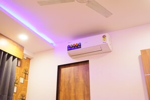 Deluxe Double or Twin Room | Premium bedding, pillowtop beds, free WiFi, bed sheets