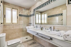 Superior Apartment, City View | Bathroom