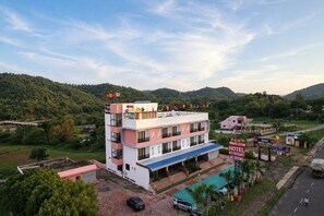 Exterior - Hotel White Lotus (Bichhiwara)