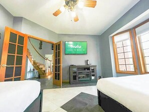 7 bedrooms, desk, iron/ironing board, travel crib