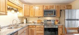 Top of 7, B-10- Close to Boone & Banner Elk, Mtn View, Fireplace, Cute & quaint