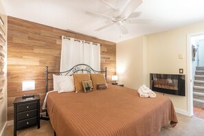 1 bedroom, iron/ironing board, internet, bed sheets - Top of 7, B-10- Close to Boone & Banner Elk, Mtn View, Fireplace, Cute & quaint (Seven Devils)