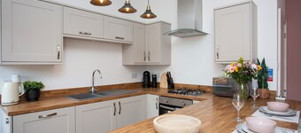 Balmoral Gardens | 2BR | Wi-Fi