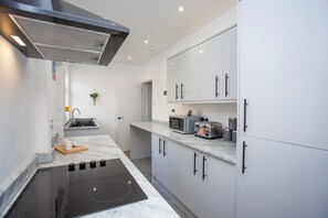 Fridge, microwave, oven, stovetop - Walking distance to Beamish museum (County Durham)