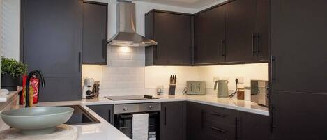 Réfrigérateur, micro-ondes, four, lave-vaisselle