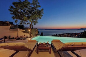 Piscine extérieure (ouverte en saison)