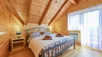 Villa | 4 bedrooms, iron/ironing board, WiFi (free), bed sheets