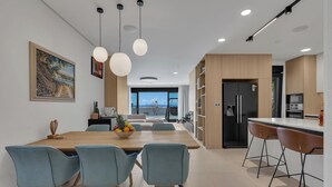 Full-size fridge, microwave, oven, stovetop - Villa Amelie (Makarska)