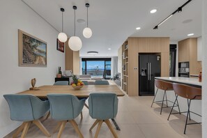 Full-sized fridge, microwave, oven, stovetop - Villa Amelie (Makarska)