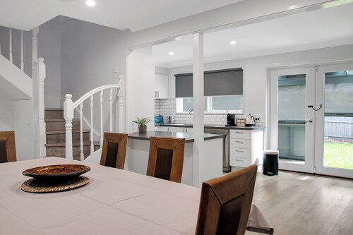 Haven At Heights / Holiday or Corporate
