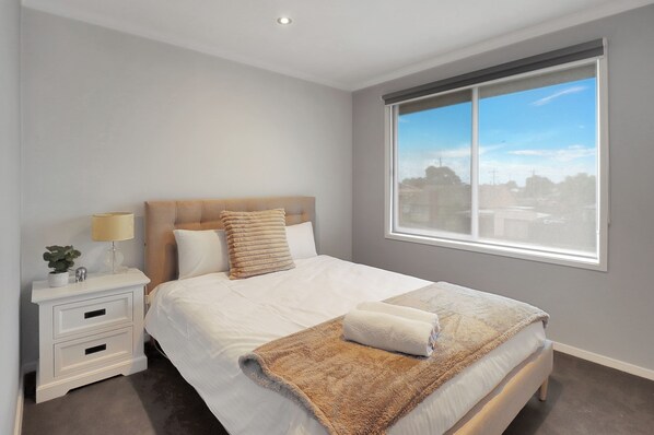 4 chambres, fer et planche à repasser, accès au Wi-Fi (inclus)