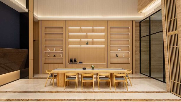 A modern interior with a long table and chairs, wooden shelving, and a minimalist design. - Days Hotel BY Wyndham Shenzhen Sanlian (Shenzhen)