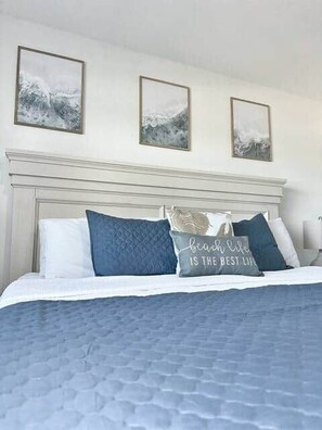 1 bedroom, iron/ironing board, free WiFi, bed sheets - Oceanfront | Free Beach Chairs | Family Friendly (Panama City Beach)
