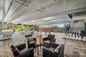 Outdoor dining - Oceanfront | Free Beach Chairs | Family Friendly (Panama City Beach)