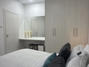 Apartamento superluxo, vista para a cidade | 1 quarto, cofres nos quartos, cortinas blackout