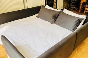 1 dormitorio, tabla de planchar con plancha, wifi gratis y ropa de cama