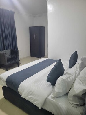 Desk, laptop workspace, free WiFi - Admiralty Hotel Lekki  (Lekki)