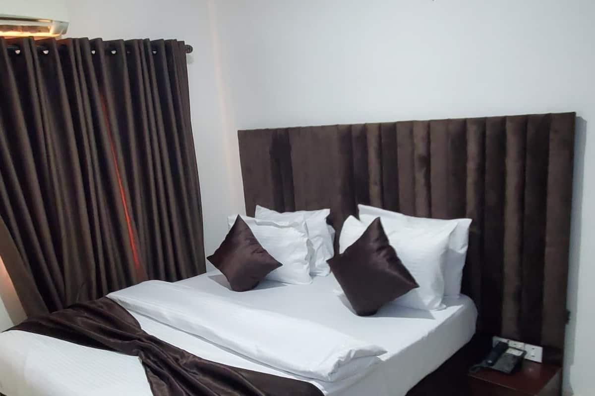 Deluxe Room, City View | Desk, laptop workspace, free WiFi