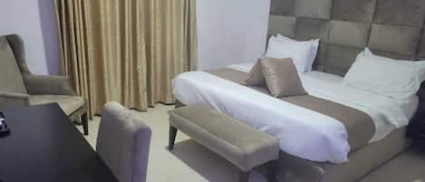 Habitación superior, vistas a la ciudad | Escritorio, espacio para trabajar con un portátil, wifi gratis