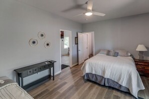 2 bedrooms, iron/ironing board, free WiFi, bed sheets - Lily Pad Lodge on Pelican Lake (Pequot Lakes)