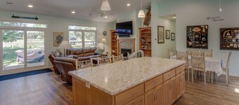 Lily Pad Lodge on Pelican Lake