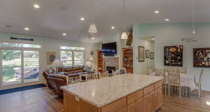 Lily Pad Lodge on Pelican Lake