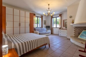5 bedrooms, iron/ironing board, free WiFi, bed sheets - Villa 'Patrizia' with Sea View, Wi-Fi and Air Conditioning (Castelsardo)
