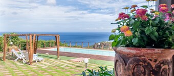 Villa 'Patrizia' with Sea View, Wi-Fi and Air Conditioning