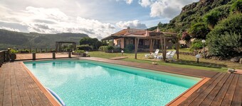 Villa 'Patrizia' with Sea View, Wi-Fi and Air Conditioning