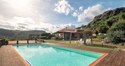 Villa 'Patrizia' avec vue sur la mer, Wi-Fi et climatisation