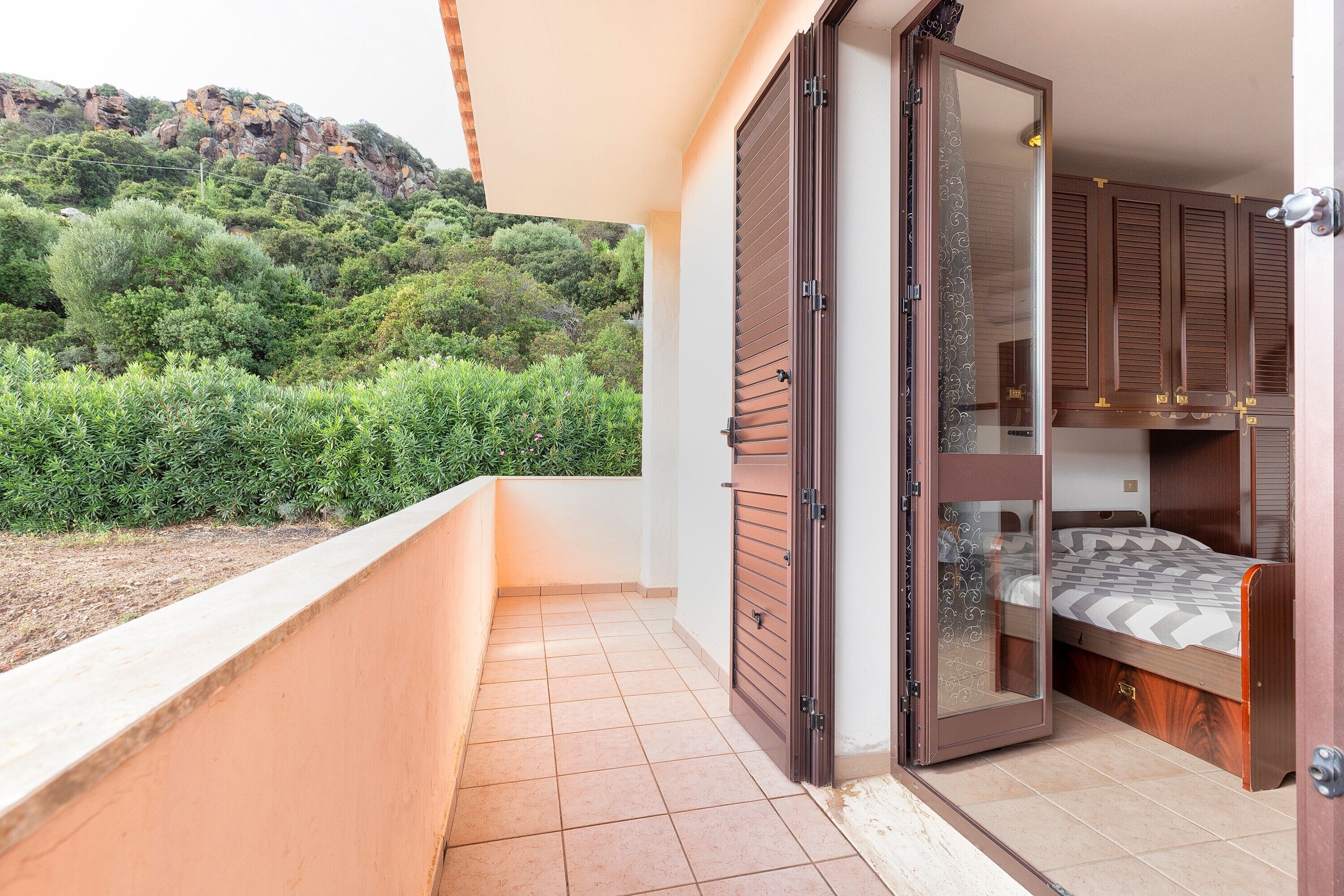 5 bedrooms, iron/ironing board, free WiFi, bed sheets