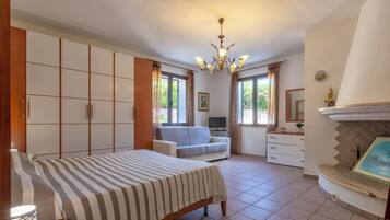 5 Schlafzimmer, Bügeleisen/Bügelbrett, kostenloses WLAN, Bettwäsche