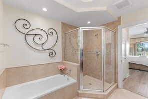 Shower, hair dryer, towels - Bright home near Disney w/ themed rooms & pool (Kissimmee)